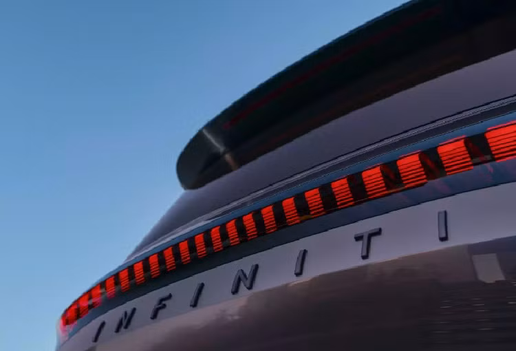 Chi tiết “rừng tre” cũng có mặt ở một số bộ phận của xe như: lỗ thông hơi, chắn bùn trước, khe gió…