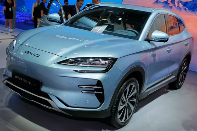 Sau đó, nhà sản xuất ôtô BYD của Trung Quốc đã đạt được thêm 2 triệu xe NEV trong 9 tháng tiếp theo. Cuối cùng, mốc thứ 6 triệu xe đã đạt được chỉ sau 3 tháng. BYD hiện có 9 nhà máy sản xuất xe PHEV và BEV trên khắp Trung Quốc. Chúng nằm ở các thành phố Tây An, Tế Nam, Trịnh Châu, Thường Châu, Tương Dương, Hợp Phì, Trường Sa, Phúc Châu và Thâm Quyến.