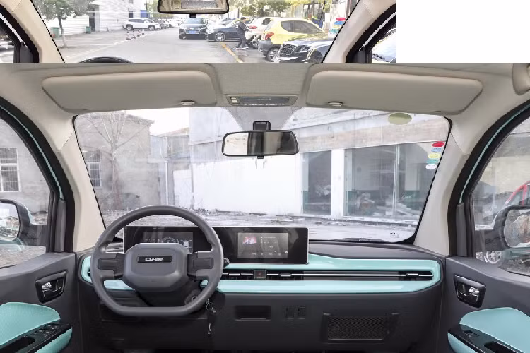 Mở cửa bước vào trong khoang lái, phong cách nội thất của BAW Yuanbao 2023 có thiết kế hơi đơn giản. Mẫu xe cao cấp sử dụng bảng điều khiển trung tâm dạng treo, xe có hai màn hình đều có kích thước 7 inch (có thể tùy chọn lên 10,25 inch).