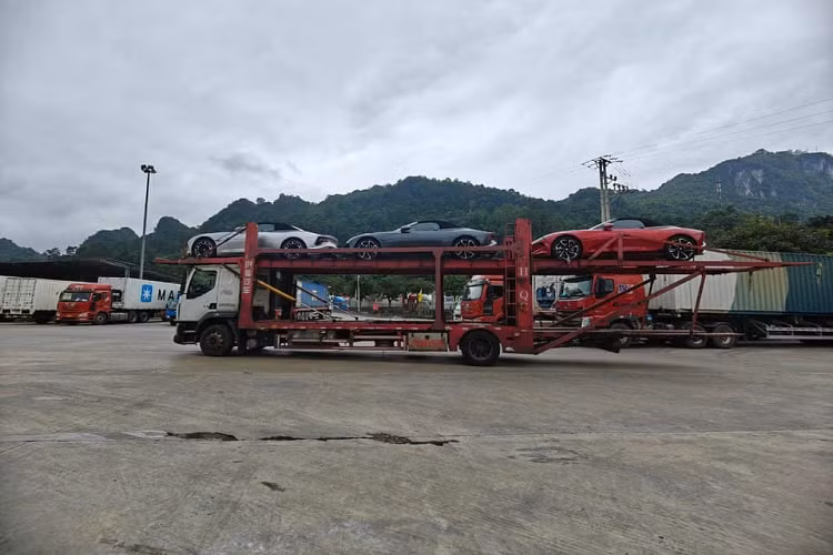 Tuy nhiên, khả năng MG Cyberster bán tại Việt Nam là khá thấp, ít nhất trong tương lai gần. Nguyên nhân là bởi MG Cyberster mới chính thức trình làng ở Trung Quốc trong triển lãm Ô tô Thành Đô 2023 diễn ra vào hồi tháng 8 năm nay và còn chưa được bán ra thị trường.