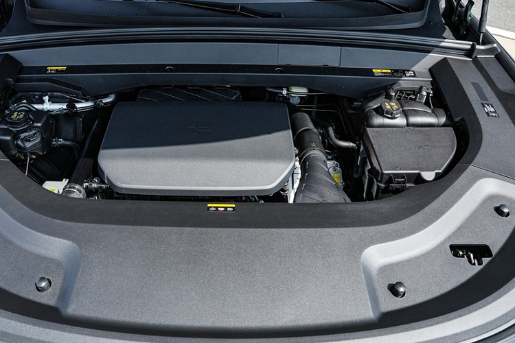 Dung lượng pin là 44,5kWh (39,2kWh khả dụng), bình nhiên liệu 65 lít, phạm vi hành trình hoàn toàn bằng điện trong điều kiện làm việc của CLTC là 215 km, phạm vi hành trình của hệ thống plug-in hybrid có thể đạt tới 1.315 km và phạm vi hành trình trong điều kiện làm việc của WLTC vượt quá 1.100 km, rất ấn tượng. Sạc đến 80% mất 40 phút với bộ sạc nhanh. Một lần sạc đầy ở 200V mất 6 giờ.