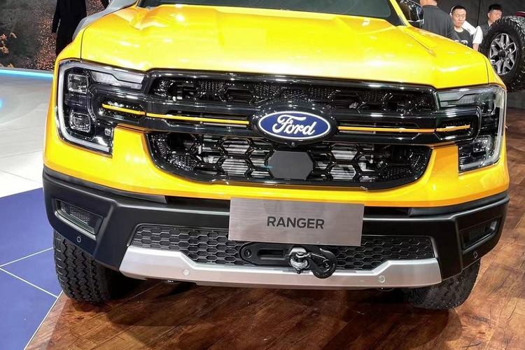 Ngoài ra, chiếc xe Ford Ranger 2023 sản xuất tại Trung Quốc còn hỗ trợ các chức năng như video 360 độ và điều khiển từ xa bằng điện thoại di động. Chiếc xe mới sẽ cung cấp động cơ 4 xi-lanh 2.0T và động cơ diesel tăng áp 3.0T, đồng thời sẽ được trang bị hệ thống plug-in hybrid lần đầu tiên trên Ford Ranger 2023.