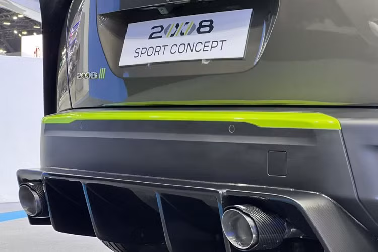 Hiện chưa có bất kỳ thông tin xác nhận nào từ phía nhà sản xuất về việc mẫu 2008 Sport Concept sẽ được bán thương mại. Khả năng cao đây chỉ là phiên bản trưng bày của Peugeot. Peugeot 2008 tại Việt Nam đang được phân phối với 2 phiên bản là Active và GT Line.