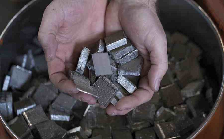 Canh bao nguy co thieu hut lithium de san xuat pin oto dien-Hinh-2