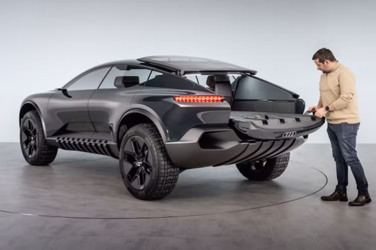 Tuy nhiên phong cách Activesphere mới này, cùng với các tính năng thực tế ảo tương lai lại giúp Audi Activesphere trở thành điều gì đó khiến ngành ôtô suy ngẫm. Trong cuộc họp báo, Audi không thông báo sẽ đưa Audi Activesphere vào dây chuyền sản xuất, nhưng mẫu xe này đại diện cho một dòng sản phẩm hoàn toàn mới mà Audi đang hướng tới.