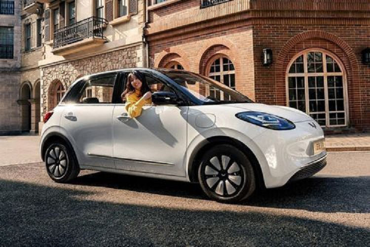 Tính đến hết tháng 9/2023, Wuling Bingo đã sở hữu doanh số cộng dồn lên đến 126.174 xe. Cứ đà tăng trưởng này, Bingo có thể sẽ sớm vượt qua người anh em Hongguang Mini EV và trở thành mẫu xe điện bán chạy nhất của thương hiệu Wuling.