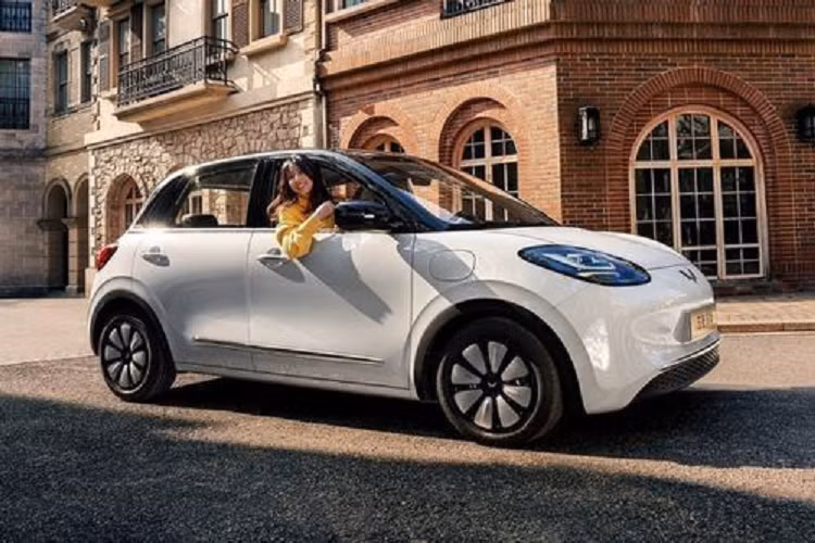 Tính đến hết tháng 9/2023, Wuling Bingo đã sở hữu doanh số cộng dồn lên đến 126.174 xe. Cứ đà tăng trưởng này, Bingo có thể sẽ sớm vượt qua người anh em Hongguang Mini EV và trở thành mẫu xe điện bán chạy nhất của thương hiệu Wuling.