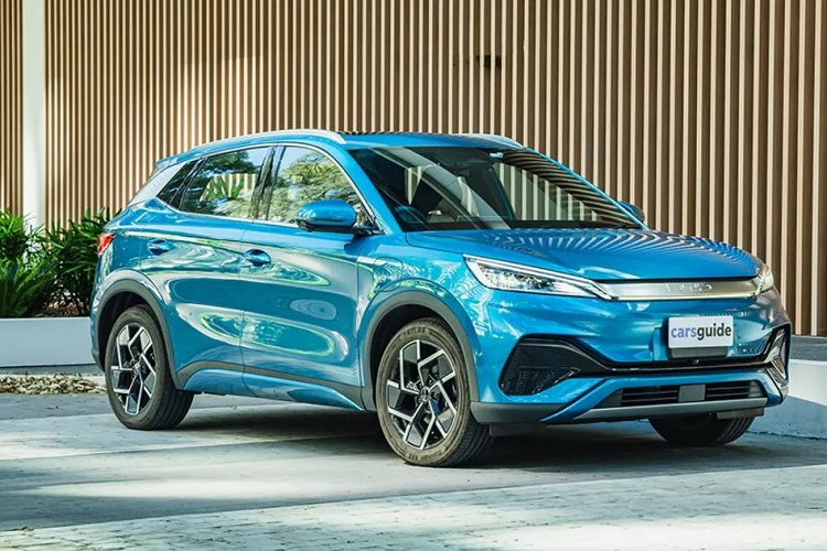 Tuy nhiên, một số nguồn tin cho hay mẫu xe này sẽ sử dụng pin của Đức. Theo đó, giá xe dự kiến sẽ dao động trong khoảng 900.000 Lira (khoảng 1,12 tỷ đồng). Giá bán này được cho là khá cao so và không phù hợp với phần đông người dùng ôtô tại Thổ Nhĩ Kỳ. Tuy nhiên, hãng Togg cũng đang nghiên cứu và phát triển một số ôtô điện giá rẻ hơn trong thời gian tới.