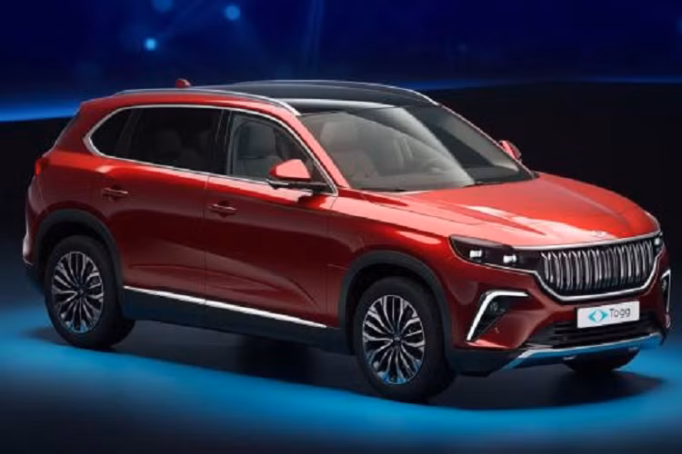 Phạm vi hoạt động của hai phiên bản này sau khi sạc đầy pin lần lượt là 500 km và 400 km. Theo nhiều nguồn tin, pin của mẫu xe điện này sẽ do nhà máy liên doanh giữa Togg và công ty Trung Quốc Farasis Energy sản xuất. Pin xe sẽ có tuổi thọ lên đến 1 triệu km và sạc từ 10-80% trong thời gian chưa đến 20 phút.