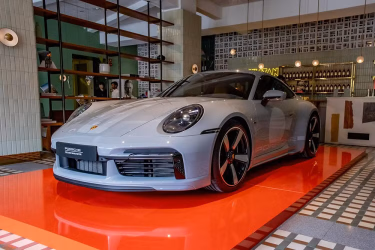 Porsche 911 Sport Classic gan 20 ty “Qua” Vu dat mua da den Singapore