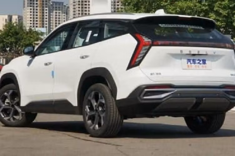 Dựa trên thông tin khai báo trước đó từ MIIT Trung Quốc, sức mạnh của xe Boyue Cool đến từ động cơ 4 xi-lanh, dung tích 1.5 lít do Volvo và Geely hợp tác phát triển với công suất tối đa 178 mã lực, kết hợp với hộp số DCT 7 cấp. Mức giá xe Boyue Cool 2023 vẫn là một ẩn số.