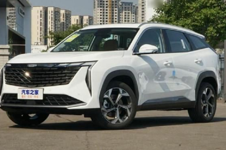 Trong đó, video giới thiệu cũng cho thấy 1 phần nội thất sẽ được trang bị bảng điều khiển LCD, màn hình điều khiển trung tâm lớn, đặt dọc và có thông tin còn chia sẻ vô lăng đa chức năng sẽ có kháng khuẩn.