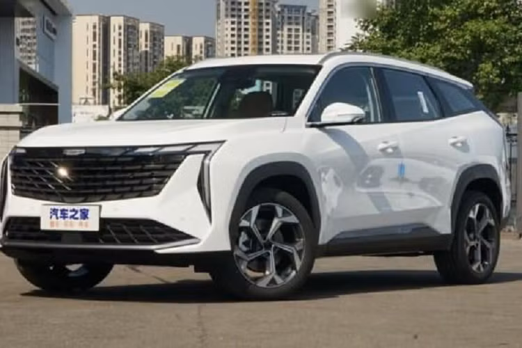 Trong đó, video giới thiệu cũng cho thấy 1 phần nội thất sẽ được trang bị bảng điều khiển LCD, màn hình điều khiển trung tâm lớn, đặt dọc và có thông tin còn chia sẻ vô lăng đa chức năng sẽ có kháng khuẩn.