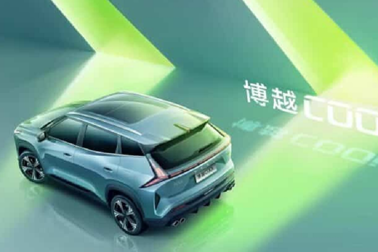 Theo nhà sản xuất ô tô Trung Quốc, Boyue Cool được áp dụng ngôn ngữ thiết kế “Starburst Vision” của Geely, nhờ đó mà ngoại hình xe khá góc cạnh với những đường nét sắc sảo. Đầu tiên là phần đầu xe được trang bị lưới tản nhiệt cỡ lớn, với điểm nhấn là được trang trí bằng lưới đen ma trận sắc nét.