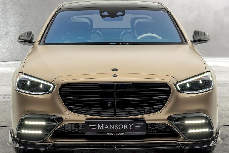Nếu như P9LM EVO 900 là “một sáng tạo thực sự điên rồ” tập trung vào việc cải thiện hiệu suất và tính linh hoạt của xe thì bản độ Mercedes-Benz S580 của Mansory này được nâng cấp khá nhẹ nhàng. Sản phẩm này quá đơn giản so với những gì thường thấy ở Mansory nên nếu không có huy hiệu của công ty, người ta có thể dễ dàng nhầm tưởng đây là một mẫu xe mới do AMG ra mắt.