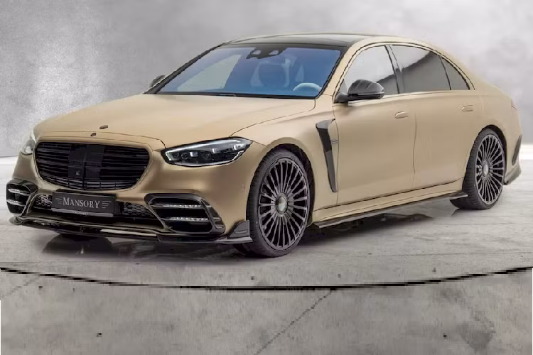 Cách đây vài ngày, Mansory đã thu hút sự chú ý của giới mê xe khi trình làng P9LM EVO 900 – một chiếc xe “cực chất” được phát triển dựa trên Porsche 911 Turbo S. Chưa dừng lại ở đó, hãng độ có trụ sở có tại Brand, Đức lại tiếp tục gây tiếng vang khi trình làng một bản độ mới là Mercedes-Benz S580 màu Kalahari Gold lạ mắt.