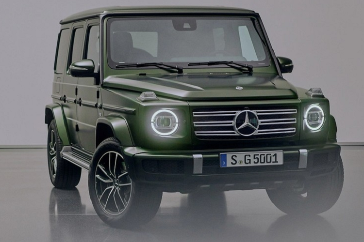 Mercedes-Benz đã chính thức ra mắt phiên bản đặc biệt mới của dòng SUV hạng sang G-Class mang tên G500 Final Edition như một lời tạm biệt dành cho động cơ xăng V8. Phiên bản này được ra đời sau 30 năm thương hiệu ngôi sao 3 cánh trang bị động cơ V8 cho "vua việt dã" G-Class bằng màn trình làng của Mercedes-Benz 500 GE V8 tại Geneva 1993.
