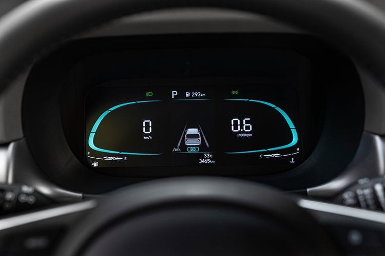 Mặc dù sở hữu thiết kế mang hơi hướng tương lai nhưng ngoại thất của Hyundai Stargazer chưa được nhiều người tiêu dùng Việt Nam đánh giá cao. Bù lại, xe có khá nhiều trang bị như màn hình cảm ứng trung tâm 10,25 inch, hỗ trợ Apple CarPlay/Android Auto.