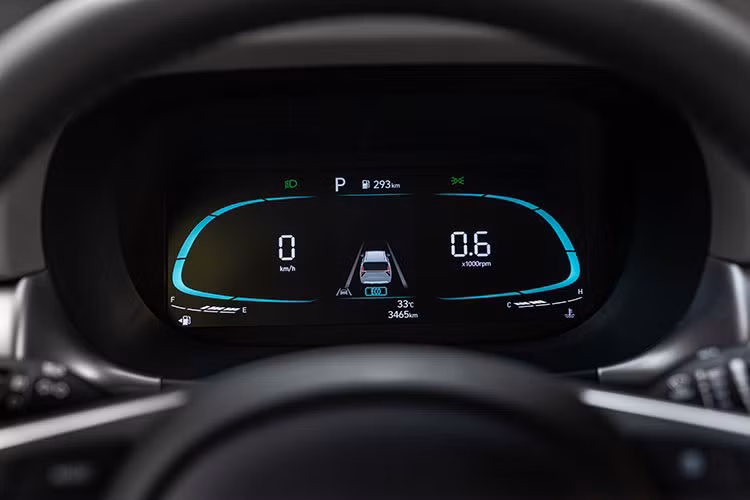 Mặc dù sở hữu thiết kế mang hơi hướng tương lai nhưng ngoại thất của Hyundai Stargazer chưa được nhiều người tiêu dùng Việt Nam đánh giá cao. Bù lại, xe có khá nhiều trang bị như màn hình cảm ứng trung tâm 10,25 inch, hỗ trợ Apple CarPlay/Android Auto.