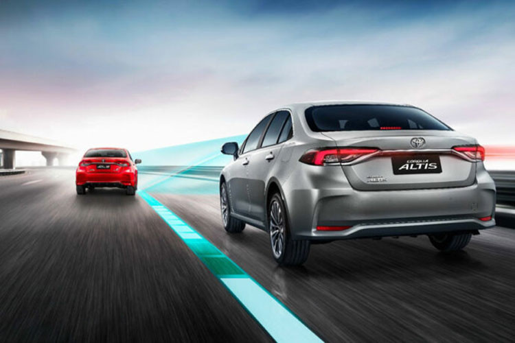 Trong khi đó, hệ thống âm thanh của bản Toyota Corolla Altis 2023 bản 1.6 G bị giảm số loa từ 6 xuống còn 4. Bù lại, xe có thêm 2 cổng sạc USB Type C và túi đựng tài liệu trên lưng ghế trước.