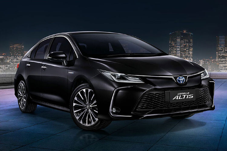 Toyota đã tung ra phiên bản nâng cấp của dòng sedan hạng C Corolla Altis ở thị trường Thái Lan. Bước sang phiên bản nâng cấp, Toyota Corolla Altis 2023 mới đã được điều chỉnh nhẹ về mặt thiết kế và trang bị.