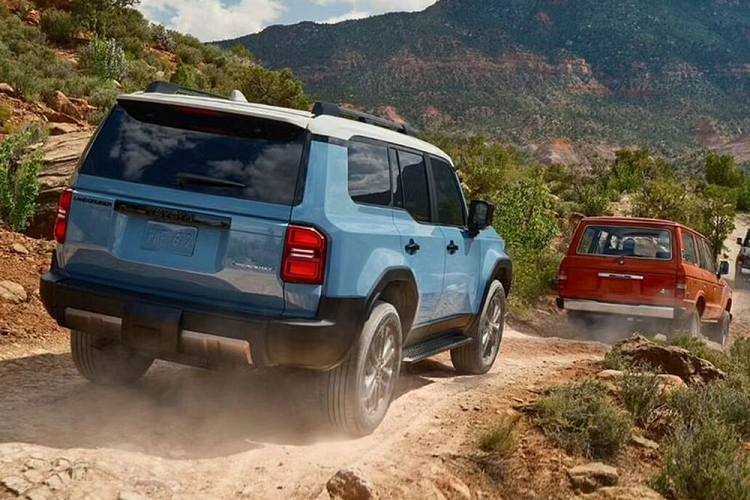 Kỹ sư Keita Moritsu – người phụ trách dự án phát triển Land Cruiser Prado cho biết hãng có rất nhiều lựa chọn về động cơ, với mỗi loại sẽ phù hợp với đặc điểm của một số thị trường nhất định.