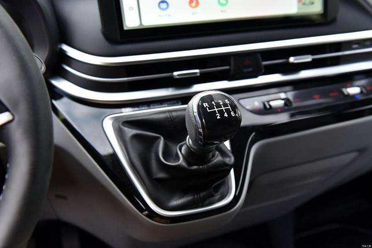 Về sức mạnh, Iveco Fidato sẽ được trang bị động cơ diesel hiệu suất cao SAIC π2.0T, áp dụng công nghệ tăng áp tiết diện biến thiên VGT, cho công suất tối đa 150 mã lực và mô-men xoắn cực đại 375 Nm.