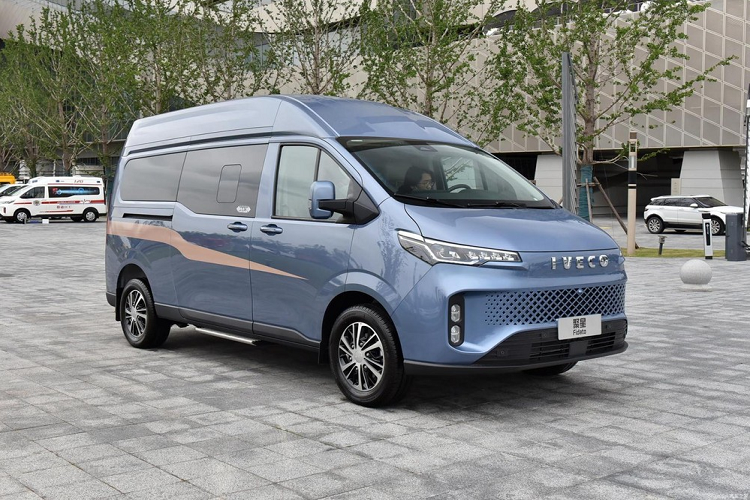 Iveco Fidato 2023 cua Trung Quoc cho 2 “noc nha”, tu 455 trieu dong