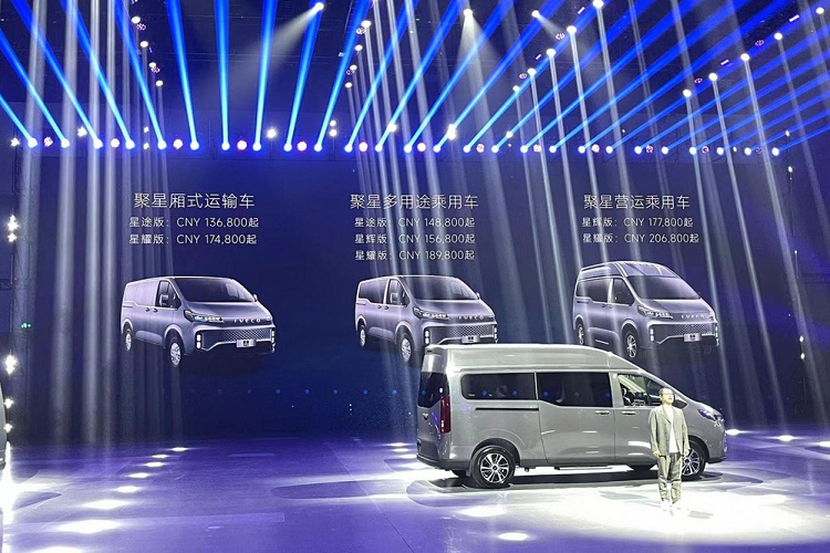 Mức giá xe Iveco Fidato 2023 sẽ bán ra thấp nhất là 136.800 nhân dân tệ, (tương đương 455 triệu đồng) và cao nhất lên đến trên 206.800 nhân dân tệ (tương đương 688 triệu đồng). Iveco Fidato được sản xuất bởi Nanjing-Iveco, một phần còn lại của Nanjing-Fiat, công ty đã từng sản xuất Perla, phiên bản phóng to của Siena cũ.