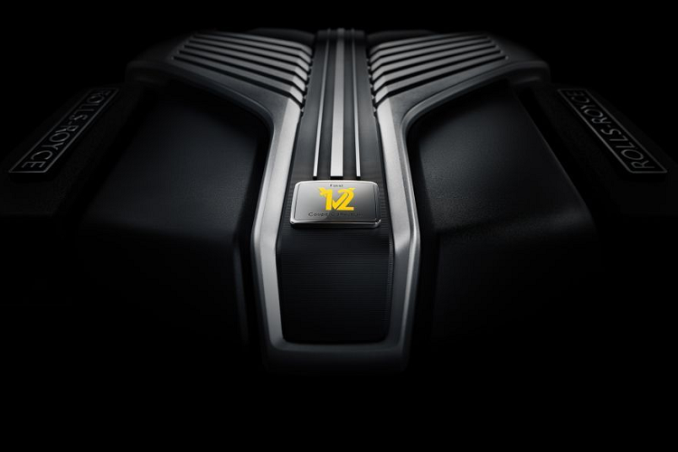 Khi xem xét cách tốt nhất để khép lại kỷ nguyên Wraith, các nhà thiết kế và kỹ sư của Goodwood đã lấy cảm hứng cho Bộ sưu tập Black Badge Wraith Black Arrow dựa trên một chiếc động cơ V12 khác, cũng quan trọng không kém, trong di sản lâu đời của Rolls-Royce.