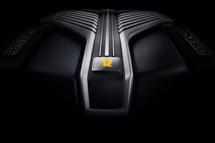 Khi xem xét cách tốt nhất để khép lại kỷ nguyên Wraith, các nhà thiết kế và kỹ sư của Goodwood đã lấy cảm hứng cho Bộ sưu tập Black Badge Wraith Black Arrow dựa trên một chiếc động cơ V12 khác, cũng quan trọng không kém, trong di sản lâu đời của Rolls-Royce.