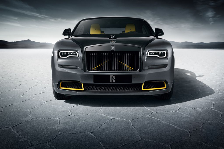 Ngay từ đầu, kiểu dáng 'fastback' ấn tượng của Rolls-Royce Wraith siêu sang đã báo hiệu cá tính đầy năng động của chiếc xe. Bản sắc đó đã được nâng tầm vào năm 2016, với sự ra đời của Wraith Black Badge: một biểu hiện mạnh mẽ, phá cách và thậm chí còn mạnh mẽ hơn nữa của chiếc ô tô mang tính cách mạng này, mang đến hiệu suất chưa từng đạt được bởi một chiếc Rolls-Royce động cơ V12.