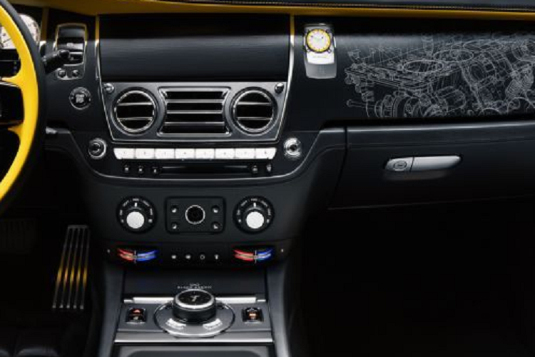 Từng 'ngôi sao' đều được sắp đặt một cách thủ công, khắc hoạ hình ảnh Dải Ngân hà khi nhìn từ không gian vũ trụ bao la và tái hiện chính xác vị trí các chòm sao trên bầu trời Salt Flats ở Utah vào ngày 16 tháng 9 năm 1938, ngày Eyston đã thiết lập kỷ lục cuối cùng, bất biến của ông.