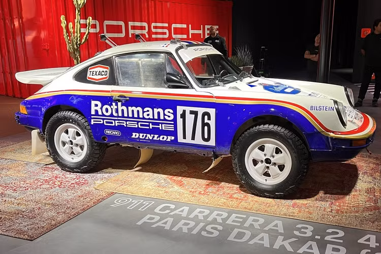 Trước đó, Porsche cũng ra mắt tùy chọn "Rallye Design Package" được lấy cảm hứng từ chiếc 911 Carrera 3.2 4x4 từng giành chiến thắng tại giải đua Paris-Dakar Rally 1984.