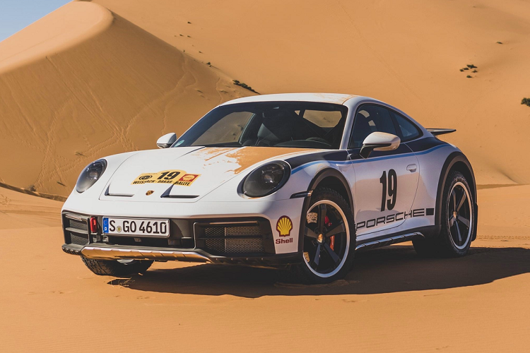 Không có sự thay đổi về hiệu suất vận hành giữa 4 phiên bản đặc biệt. Porsche 911 Dakar 2023 mới được trang bị động cơ 6 xy-lanh 3.0L, công suất 480 mã lực và mô-men xoắn 570 Nm.