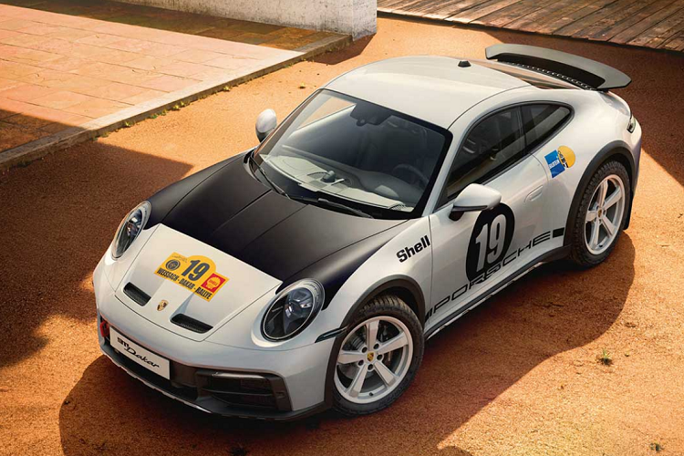 Tùy chọn "Rallye 1971" mô phỏng theo chiếc Porsche 911 S tham gia giải đua East African Safari Rally tại Kenya. Chiếc xe mang số đeo 19 màu trắng trên vòng tròn nền đen.