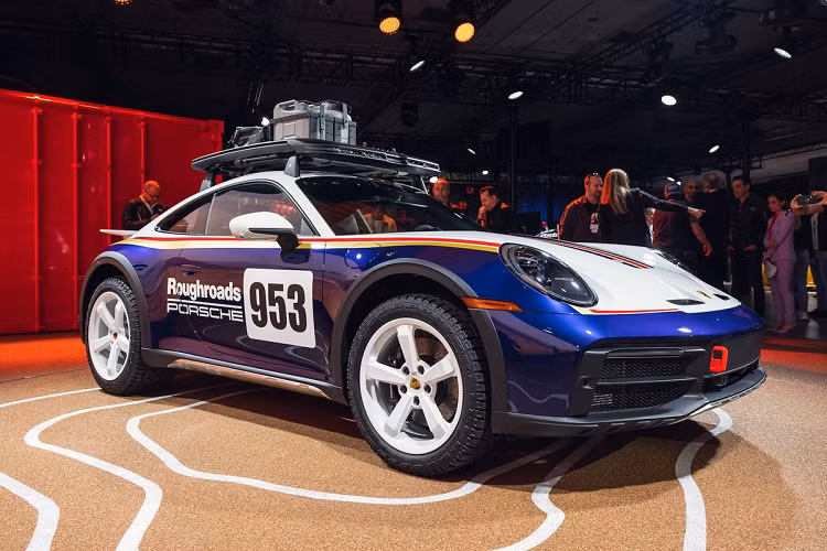 Gói nâng cấp Rallye Design Package có giá lên đến 28.470 USD với nhiều thay đổi về ngoại hình và hiệu suất vận hành. Tại Việt Nam, tùy chọn này có giá 1,695 tỷ đồng.