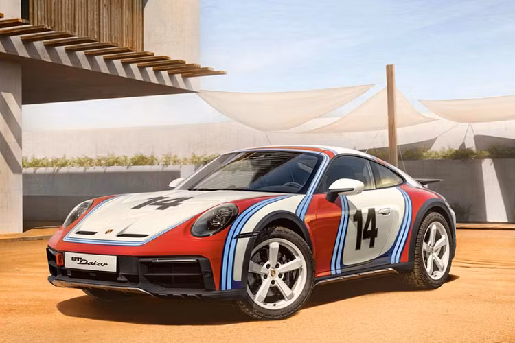 Điểm nổi bật của tùy chọn này là phối màu đặc trưng Martini Racing cùng số đeo 14. Mức giá của bộ tem "Rallye 1978" lên đến 6.390 USD.