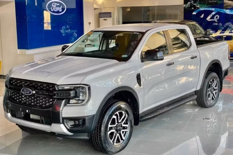 Trong khi đó, ở phân khúc SUV, những xe mang màu sơn vàng lại giữ giá hơn cả, khi có tỷ lệ khấu hao là 9,1%. Đối với dòng sedan, xe có sơn ngoại thất màu nâu lại giữ giá nhất, hai màu đỏ và cam chỉ đứng sau.