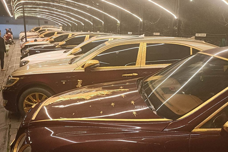 Theo chia sẻ của anh Chiến, anh có sở thích chơi siêu xe biển đẹp, anh có niềm đam mê số đẹp và ước mơ về xe từ nhỏ. Và chỉ từ việc kinh doanh lợn, năm 2000, anh đã sở hữu chiếc xe Tucson đầu tiên.