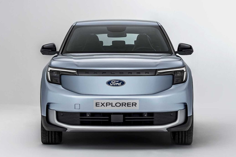 Ngoài ra, Ford Explorer EV còn có một bàn di chuột haptic tiện dụng ngay dưới màn hình trung tâm để điều khiển các tính năng bao gồm âm lượng hệ thống âm thanh hay các công nghệ hỗ trợ lái.