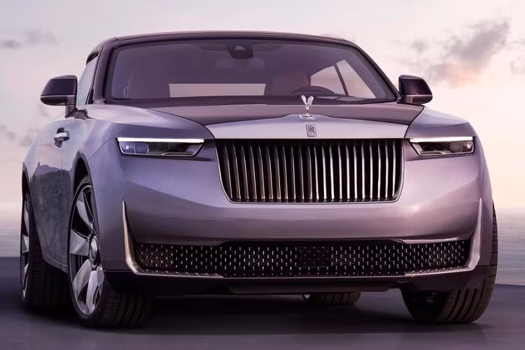 Những khu vực còn lại được sơn màu tím Amethyst đậm hơn. Màu tím nhạt được pha cả màu bạc trong khi màu tím đậm được trộn vảy màu xanh dương, đỏ và tím để tăng chiều sâu. Chưa hết, Rolls-Royce Amethyst Droptail còn được trang bị bộ vành nhôm đa chấu có đường kính lên đến 22 inch. 