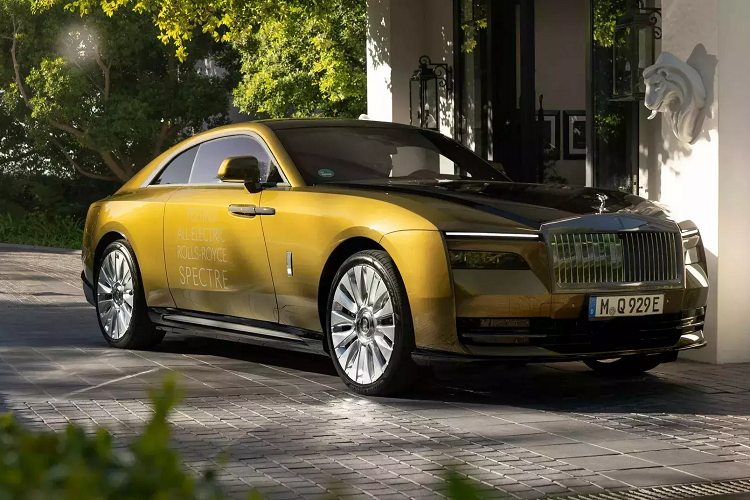 Rolls-Royce đã nghiên cứu về dòng sản phẩm này trong hơn một thập kỷ. Và kết quả của nỗ lực nghiên cứu này không chỉ là Spectre EV mà còn nhiều mẫu xe điện khác nữa trong tương lai gần. Thậm chí, tuyên bố của hãng còn khẳng định vào cuối năm 2030, tất cả sản phẩm mới của Rolls-Royce sẽ chỉ chạy bằng điện.