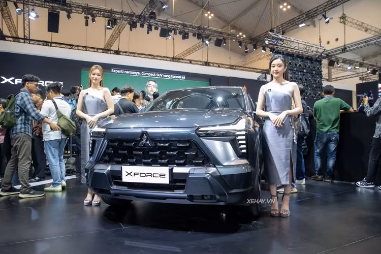  Mitsubishi XForce XForce chính là mẫu xe thương mại của bản XFC concept từng được giới thiệu tại Việt Nam từ tháng 10 năm ngoái. Mới đây, Mitsubishi Motors chính thức ra mắt dòng xe SUV đô thị cỡ nhỏ hoàn toàn mới này tại Triển lãm ô tô quốc tế GAIKINDO Indonesia lần thứ 30. Theo đó, so với bản concept, Mitsubishi XForce không thay đổi quá nhiều về kiểu dáng, xe chỉ tinh chỉnh đôi chút để phù hợp với sử dụng thực tế.