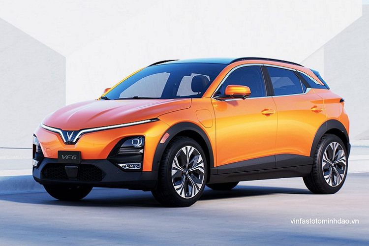  VinFast VF 6 VinFast VF6 tại Việt Nam ra mắt từ tháng 7/2023, tuy nhiên thời điểm nhận cọc cũng như giao xe phải đến tháng 9/2023 này. VinFast VF6 sở hữu kích thước tổng thể DxRxC lần lượt là 4.238 x 1.820 x 1.594 mm. Đáng chú ý, xe có chiều dài trục cơ sở đạt 2.730 mm, vượt trội hơn so với các đối thủ trong cùng phân khúc như Hyundai Creta và Kia Seltos chỉ có 2.610 mm.