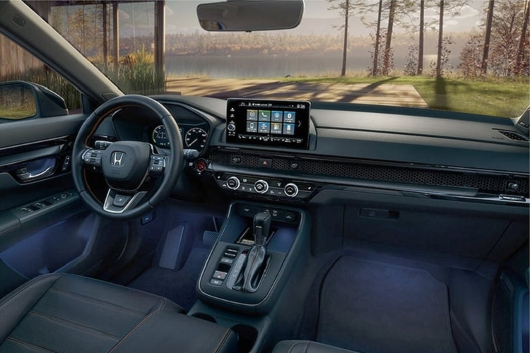 Honda CR-V 2023 sẽ trang bị hệ thống treo trước kiểu MacPherson, trong khi hệ thống treo sau là loại liên kết đa điểm. Phiên bản cao cấp sẽ trang bị la-zăng hợp kim 19 inch đi kèm thông số lốp 235/55R19 và 4 chế độ lái: ECON, Normal, Sport, SNOW