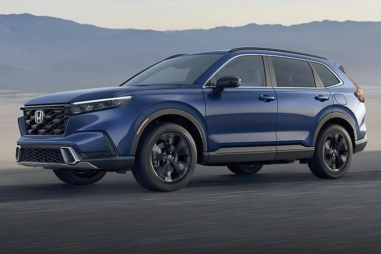 Động cơ 2.0 Hybrid i-MMD kết hợp động cơ xăng 2.0L 4 xi lanh chu trình Atkinson và 2 mô-tơ điện nam châm vĩnh cửu cho công suất kết hợp lên đến 207 mã lực và mô-men xoắn 335 Nm từ 0 – 2.000 v/ph. Đi kèm là hộp số vô cấp E-CVT và hệ dẫn động 4 bánh toàn thời gian Real-Time AWD.