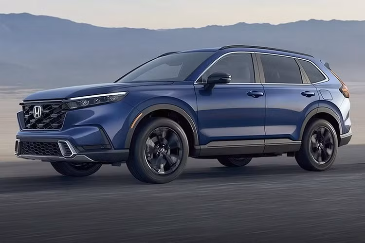 Động cơ 2.0 Hybrid i-MMD kết hợp động cơ xăng 2.0L 4 xi lanh chu trình Atkinson và 2 mô-tơ điện nam châm vĩnh cửu cho công suất kết hợp lên đến 207 mã lực và mô-men xoắn 335 Nm từ 0 – 2.000 v/ph. Đi kèm là hộp số vô cấp E-CVT và hệ dẫn động 4 bánh toàn thời gian Real-Time AWD.