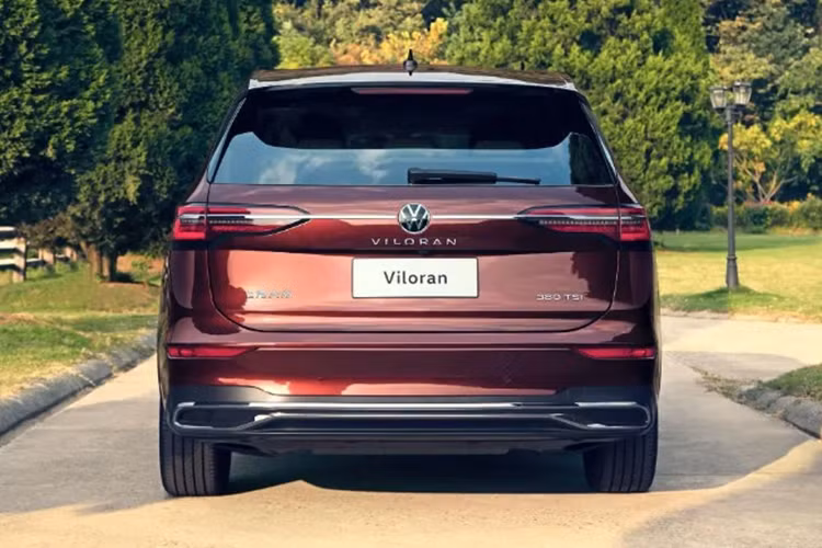 Về trang bị an toàn, xe sở hữu hàng loạt tính năng hỗ trợ lái như: hỗ trợ phanh chủ động, ga tự động thích ứng hay cảnh báo lệch làn đường... Hiện chưa rõ giá xe Volkswagen Viloran 2023 tại Việt Nam. Tại thị trường tỷ dân, mẫu minivan này có mức giá khá cao, khoảng 290.000 NDT (gần 1 tỷ đồng) cho phiên bản tiêu chuẩn.