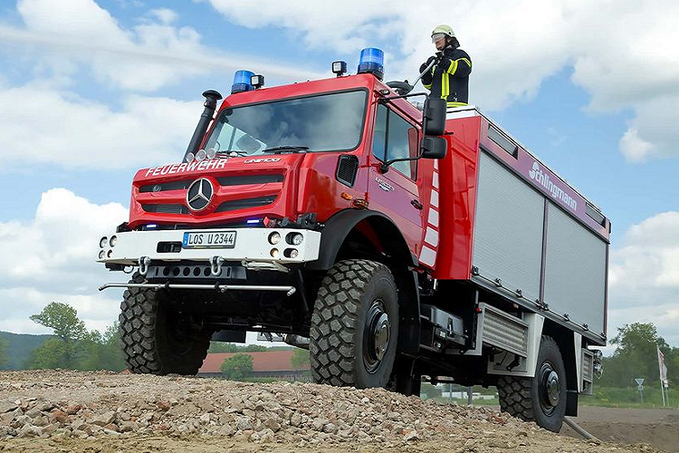 Ra mắt từ năm 1948, Unimog là một phân nhánh của Mercedes-Benz, chuyên sản xuất các mẫu xe tải cỡ lớn. Các mẫu xe mang thương hiệu Mercedes-Benz Unimog hầm hố hiện đang được sử dụng rộng rãi trên toàn nước Đức.